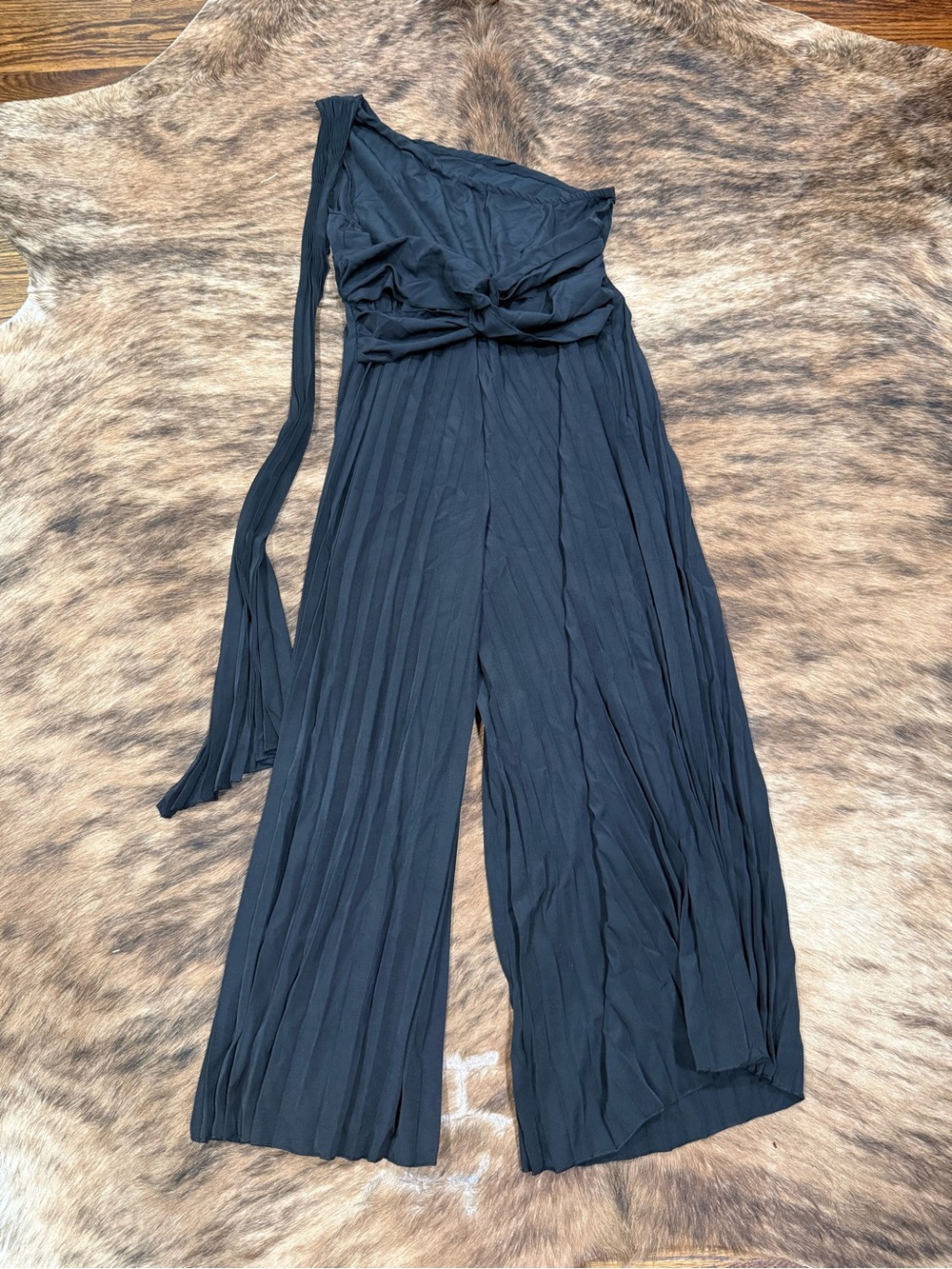 One-Shoulder Black Pleated Jumpsuit with Waist Tie
